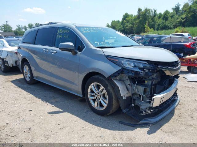  Salvage Toyota Sienna