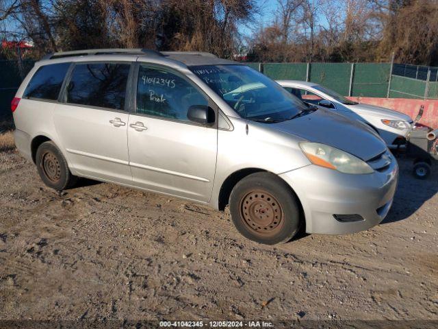  Salvage Toyota Sienna