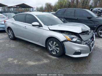  Salvage Nissan Altima