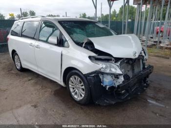  Salvage Toyota Sienna