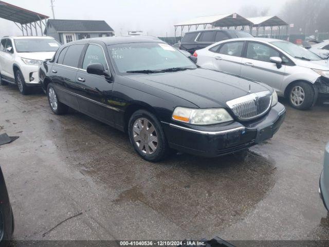  Salvage Lincoln Towncar