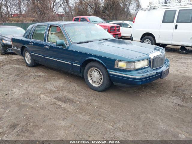  Salvage Lincoln Towncar