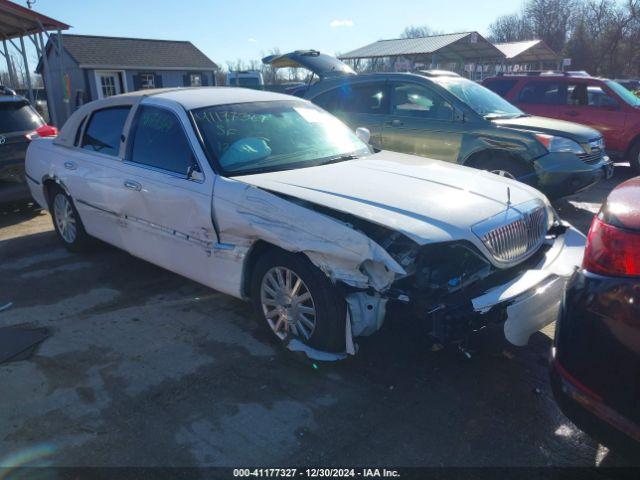  Salvage Lincoln Towncar