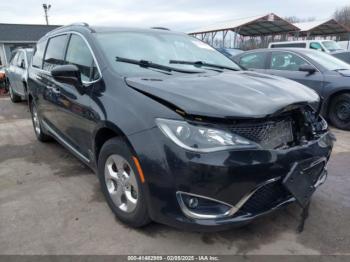  Salvage Chrysler Pacifica