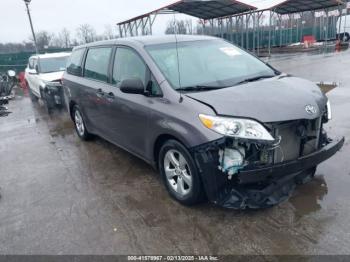  Salvage Toyota Sienna