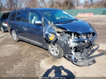  Salvage Toyota Sienna