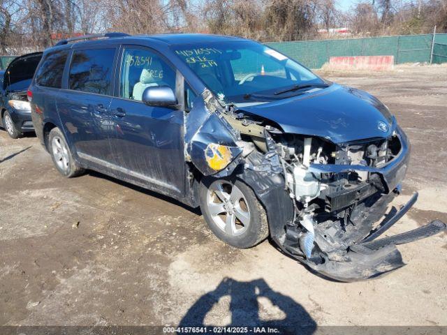  Salvage Toyota Sienna