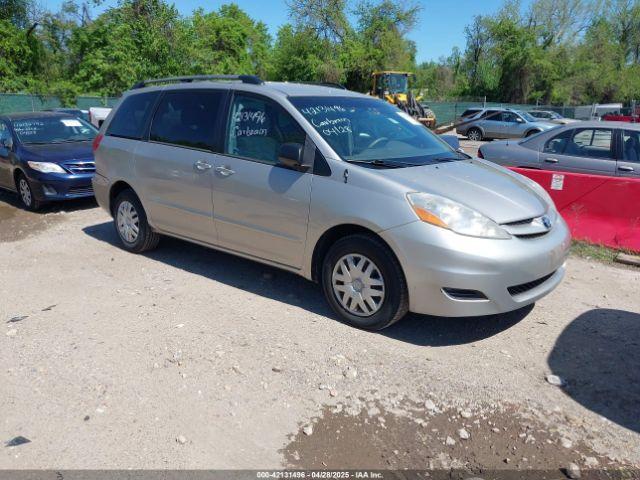  Salvage Toyota Sienna