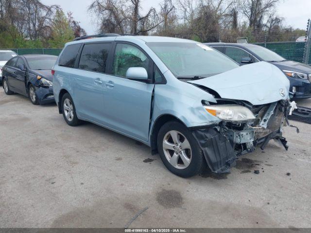  Salvage Toyota Sienna