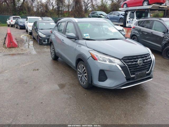  Salvage Nissan Kicks