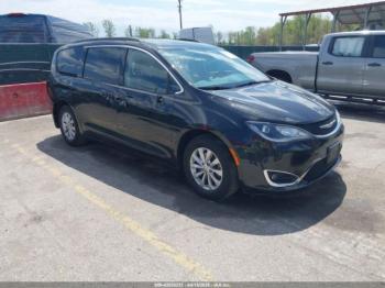  Salvage Chrysler Pacifica