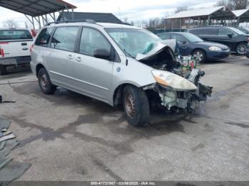  Salvage Toyota Sienna