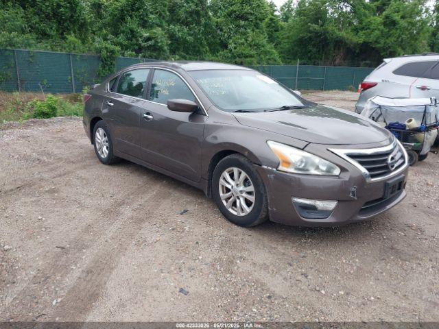  Salvage Nissan Altima