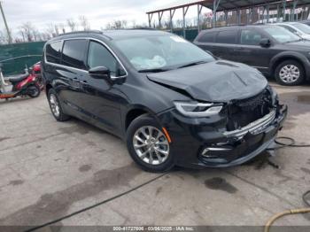  Salvage Chrysler Pacifica
