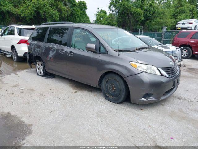  Salvage Toyota Sienna