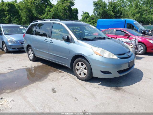  Salvage Toyota Sienna