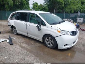  Salvage Toyota Sienna