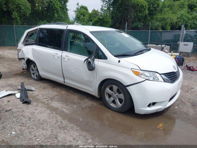  Salvage Toyota Sienna