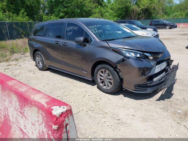  Salvage Toyota Sienna