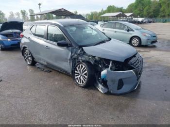  Salvage Nissan Kicks