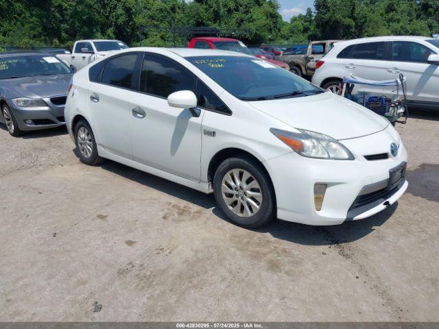  Salvage Toyota Prius