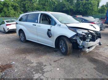  Salvage Toyota Sienna