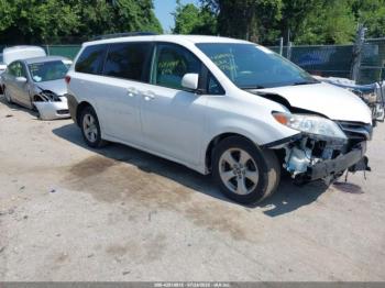  Salvage Toyota Sienna