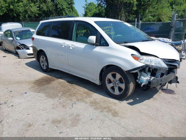  Salvage Toyota Sienna