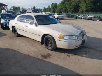  Salvage Lincoln Towncar