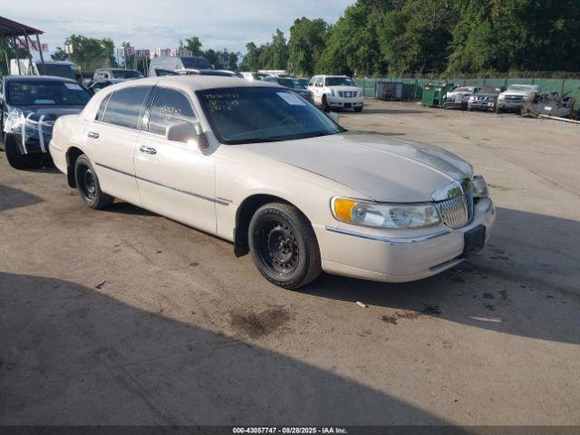  Salvage Lincoln Towncar