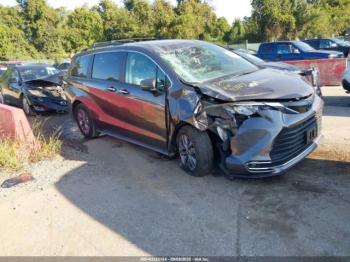  Salvage Toyota Sienna