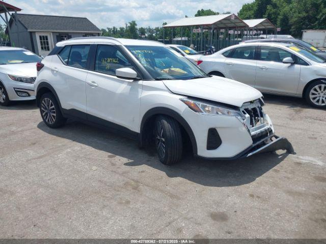  Salvage Nissan Kicks