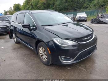  Salvage Chrysler Pacifica
