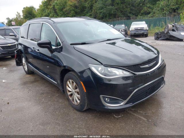  Salvage Chrysler Pacifica