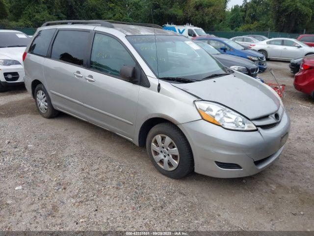  Salvage Toyota Sienna