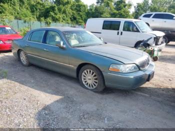  Salvage Lincoln Towncar
