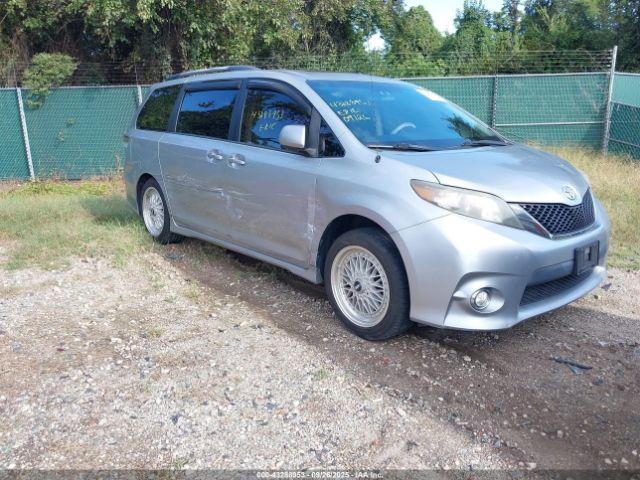  Salvage Toyota Sienna