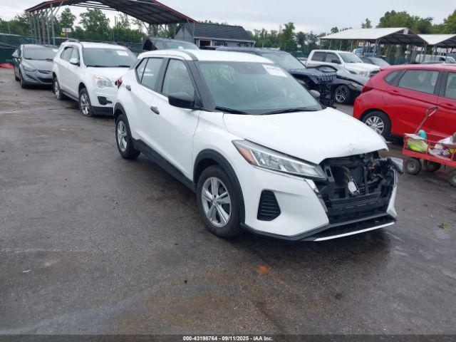  Salvage Nissan Kicks