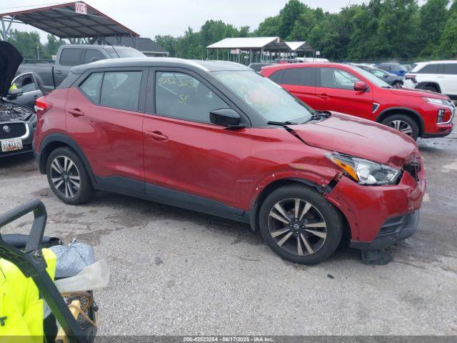  Salvage Nissan Kicks
