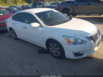 Salvage Nissan Altima