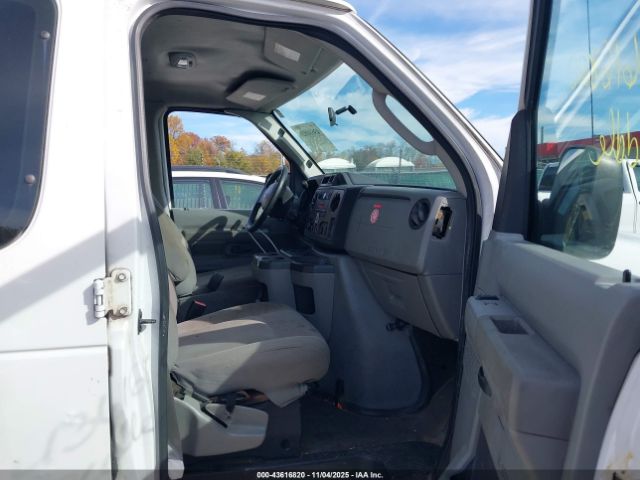 Ford E-250 Image 12