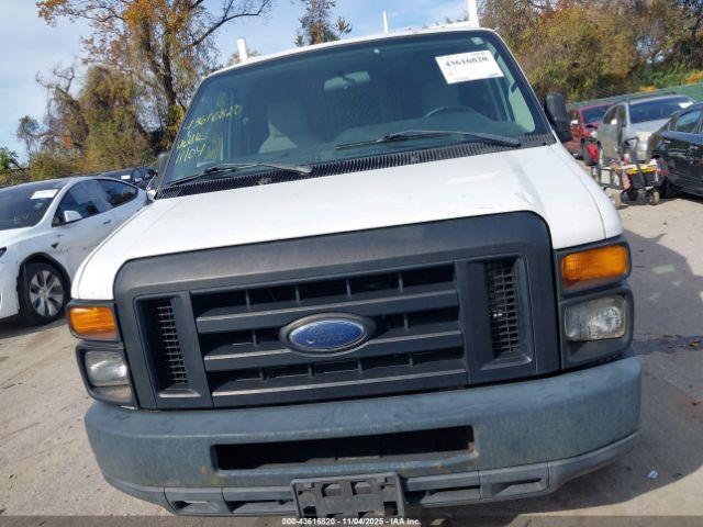 Ford E-250 Image 10