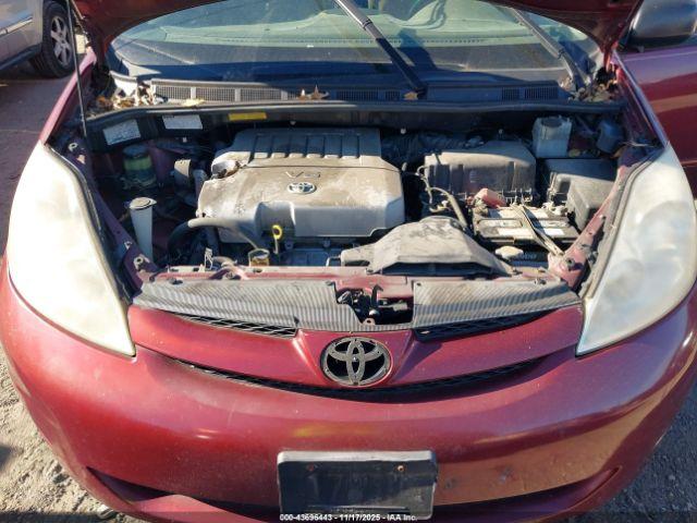 Toyota Sienna Le Image 8