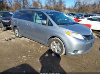  Salvage Toyota Sienna