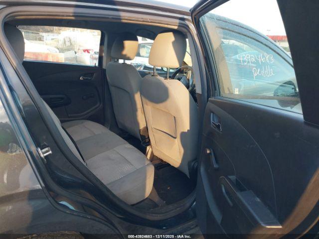 Chevrolet Sonic Ls Auto Image 5