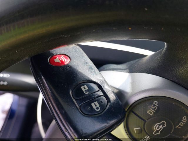 Toyota Prius Two Image 12