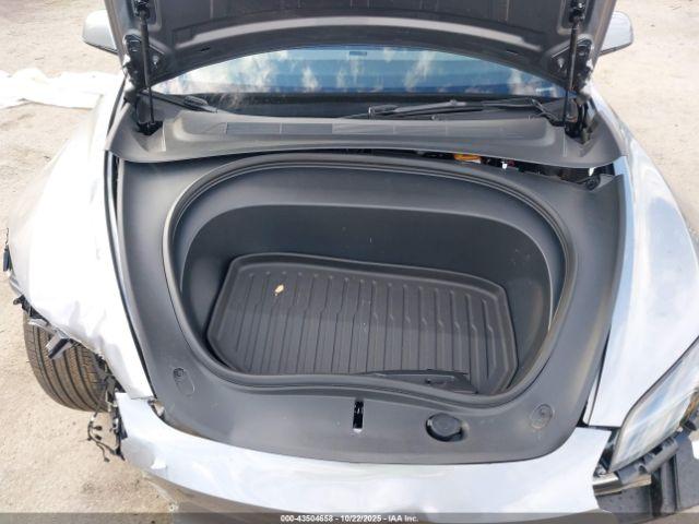 Tesla Model 3 Long Range Rear-wheel Drive Image 12