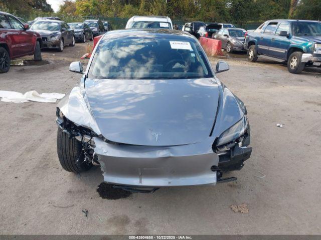 Tesla Model 3 Long Range Rear-wheel Drive Image 11