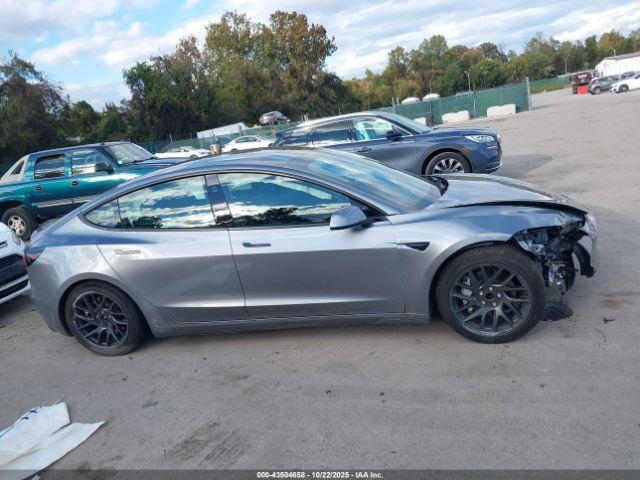 Tesla Model 3 Long Range Rear-wheel Drive Image 4