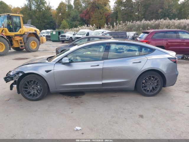 Tesla Model 3 Long Range Rear-wheel Drive Image 16